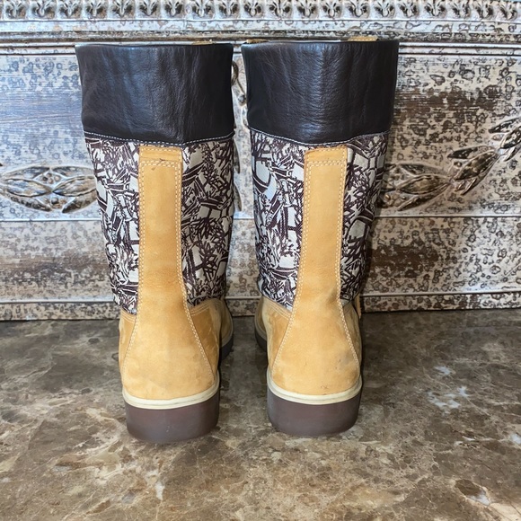 Timberland Hi-Top Boots - Picture 7 of 9